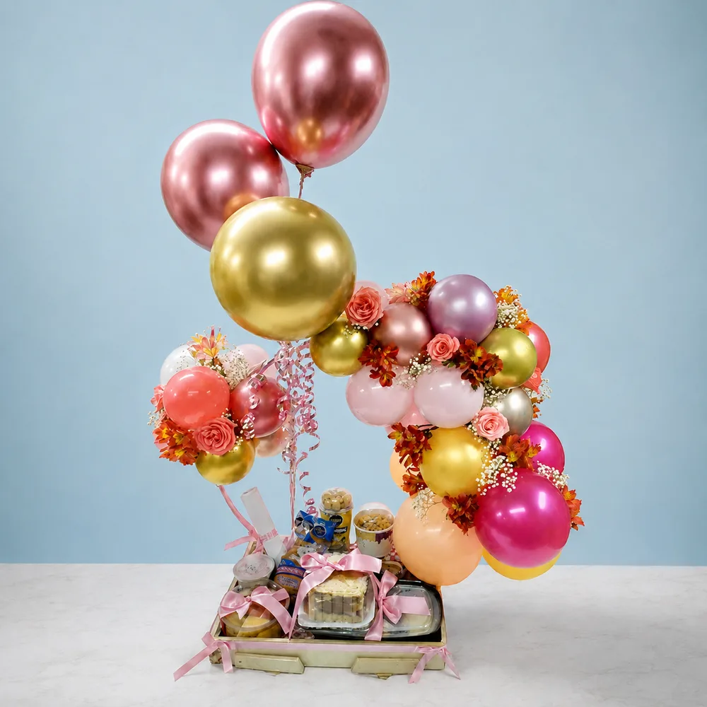 Bandeja de desayuno personalizada con nueve rosas y globos
